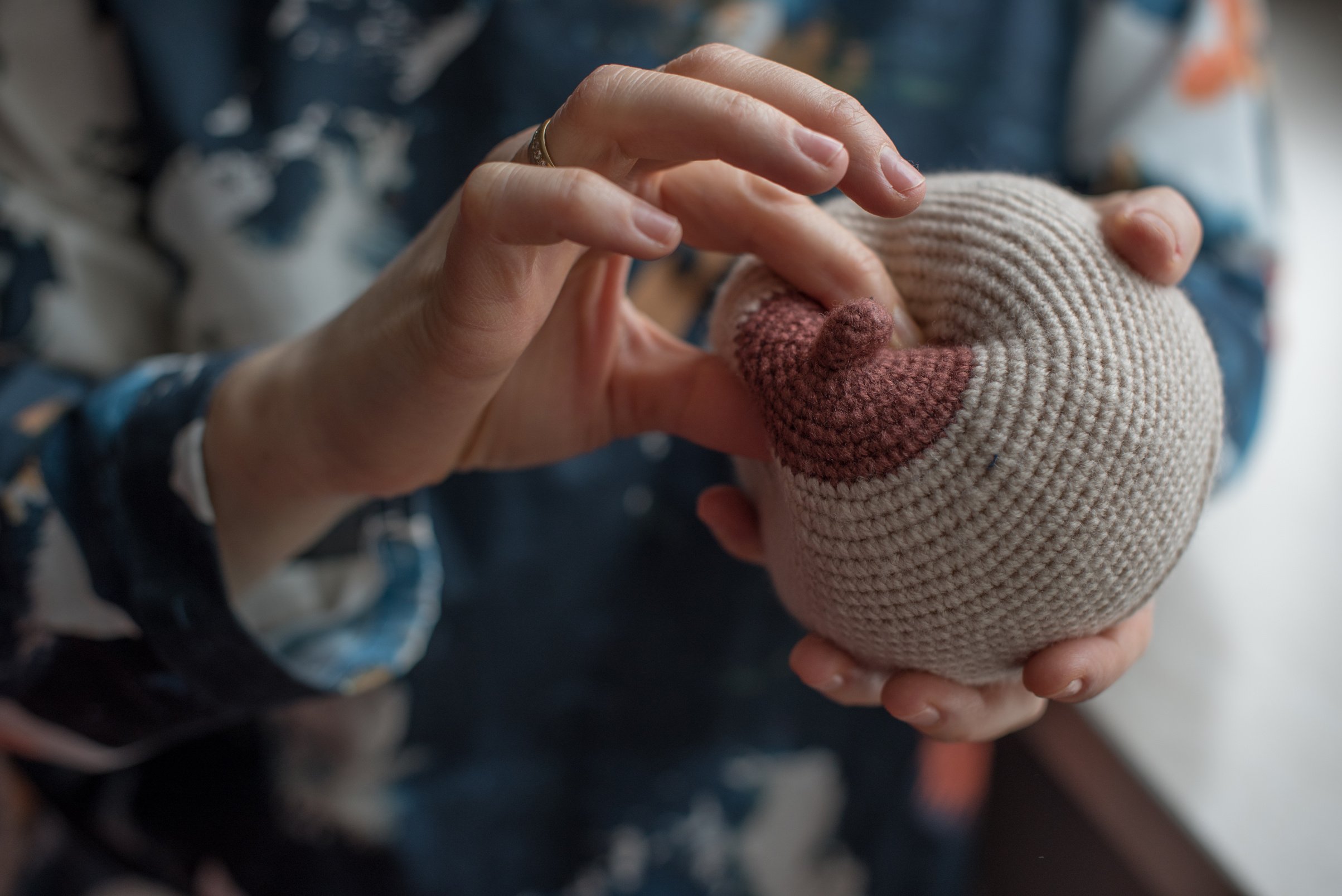 lactation consultant on breastfeeding pumping